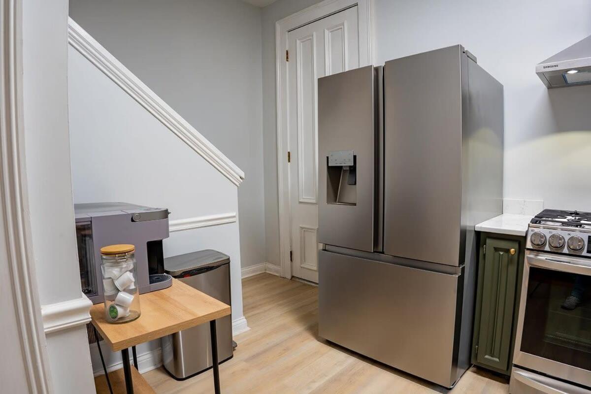 Remodeled Modern - Private Backyard & Games! *